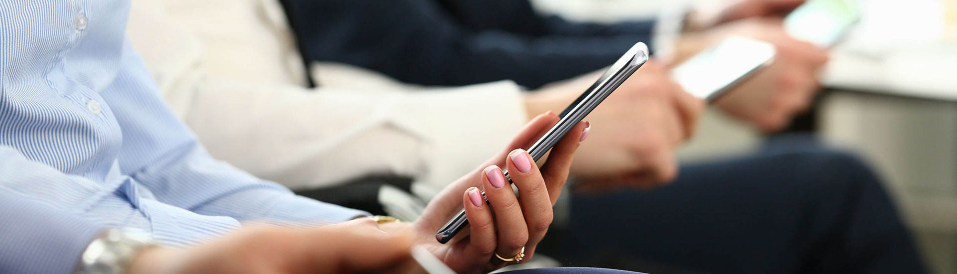 Folge uns auf den sozialen Medien